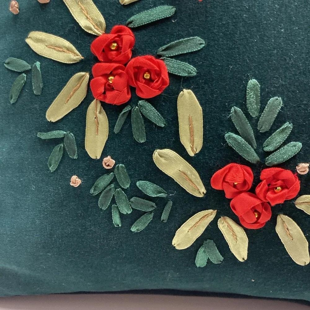 Vtg Velvet Green Embroidery & Ribbon Flowers‎ Christmas Wreath Pillow 15